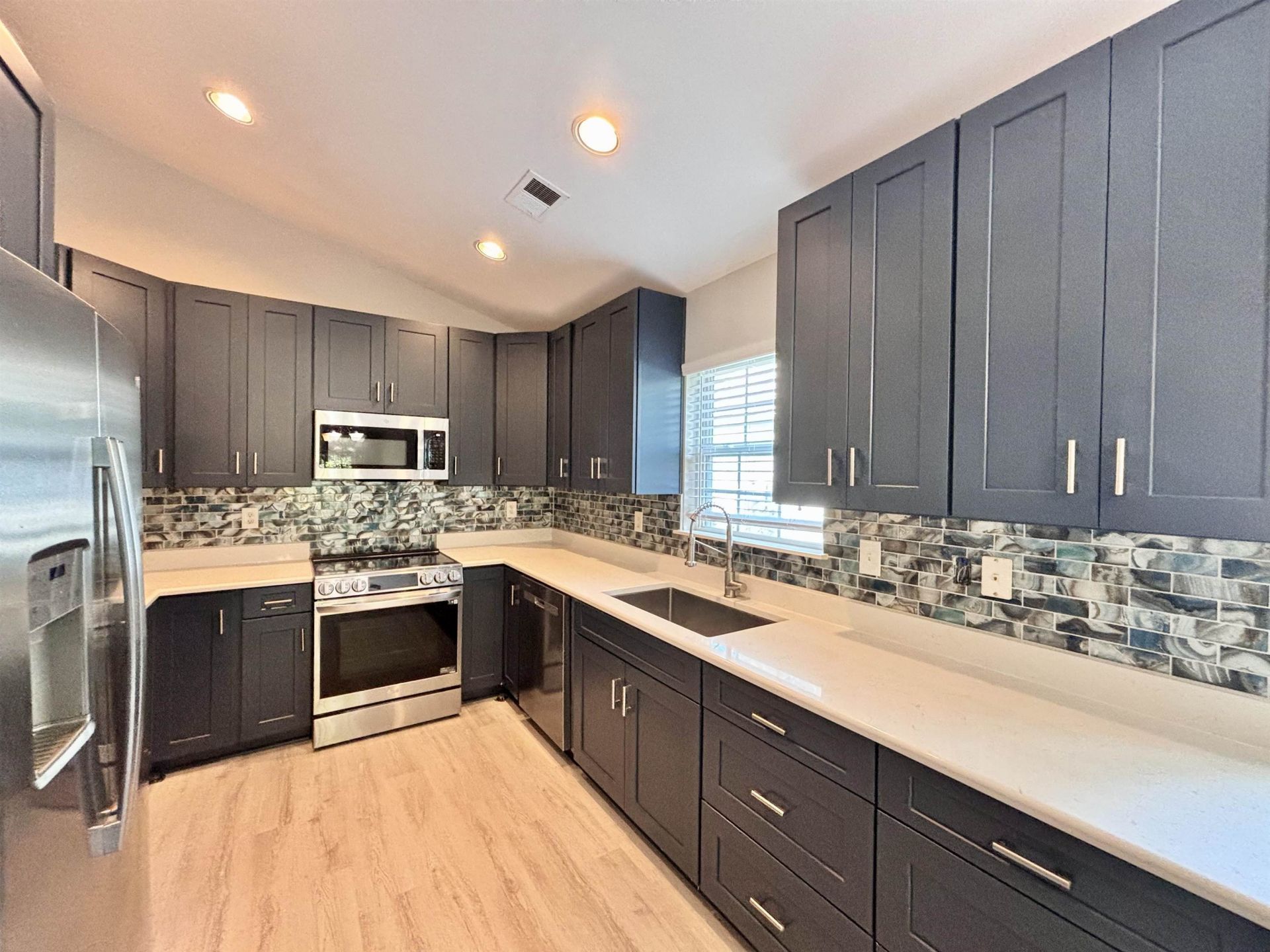 605 Needlerush Ct. Photo 22