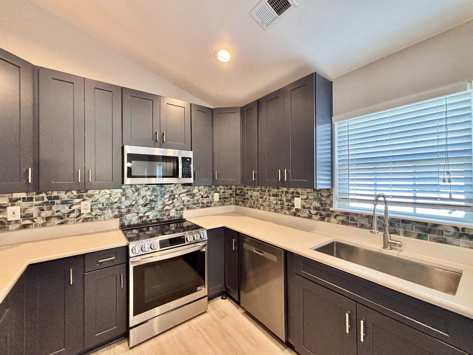 605 Needlerush Ct. Photo 24