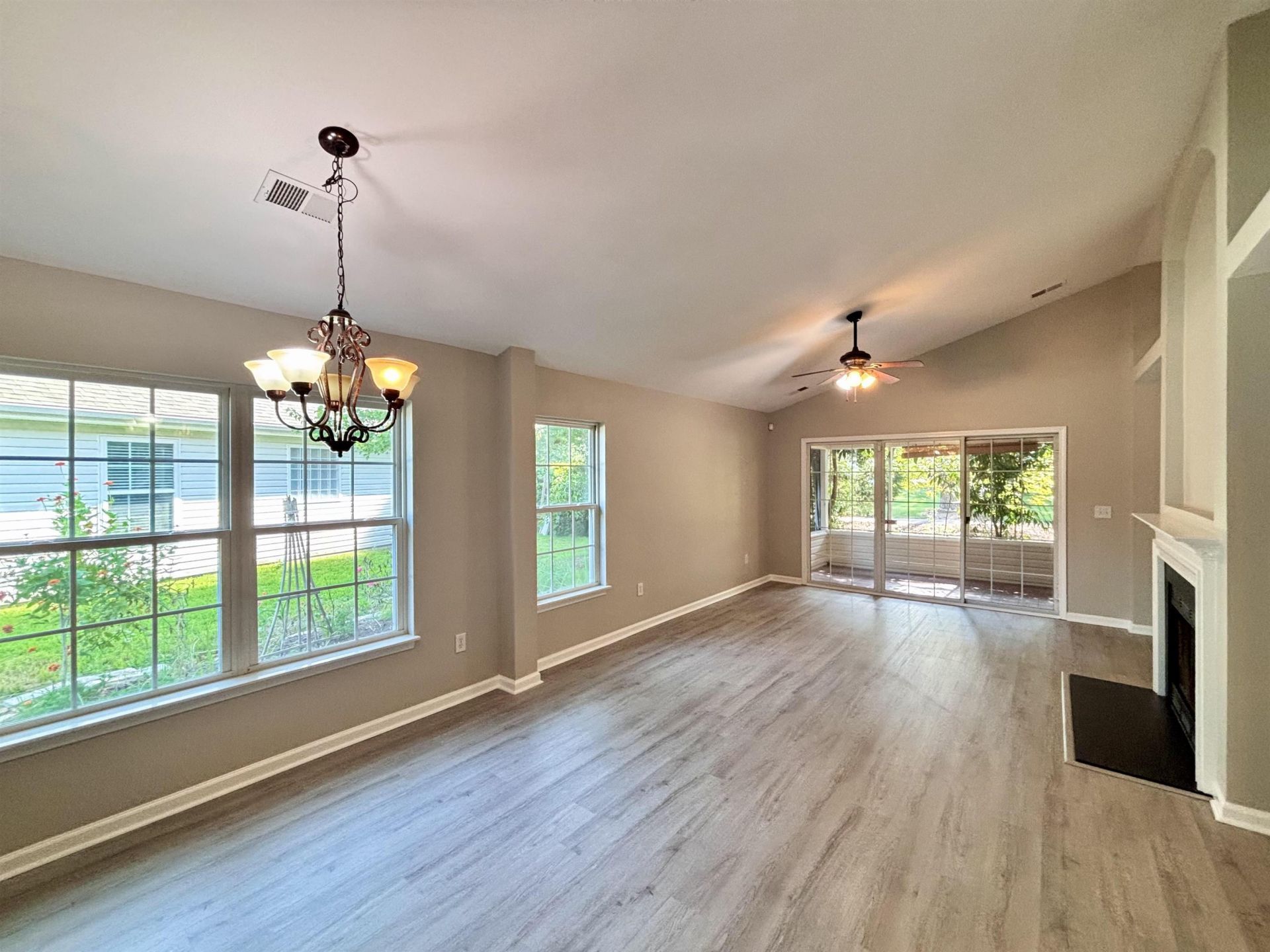 605 Needlerush Ct. Photo 4