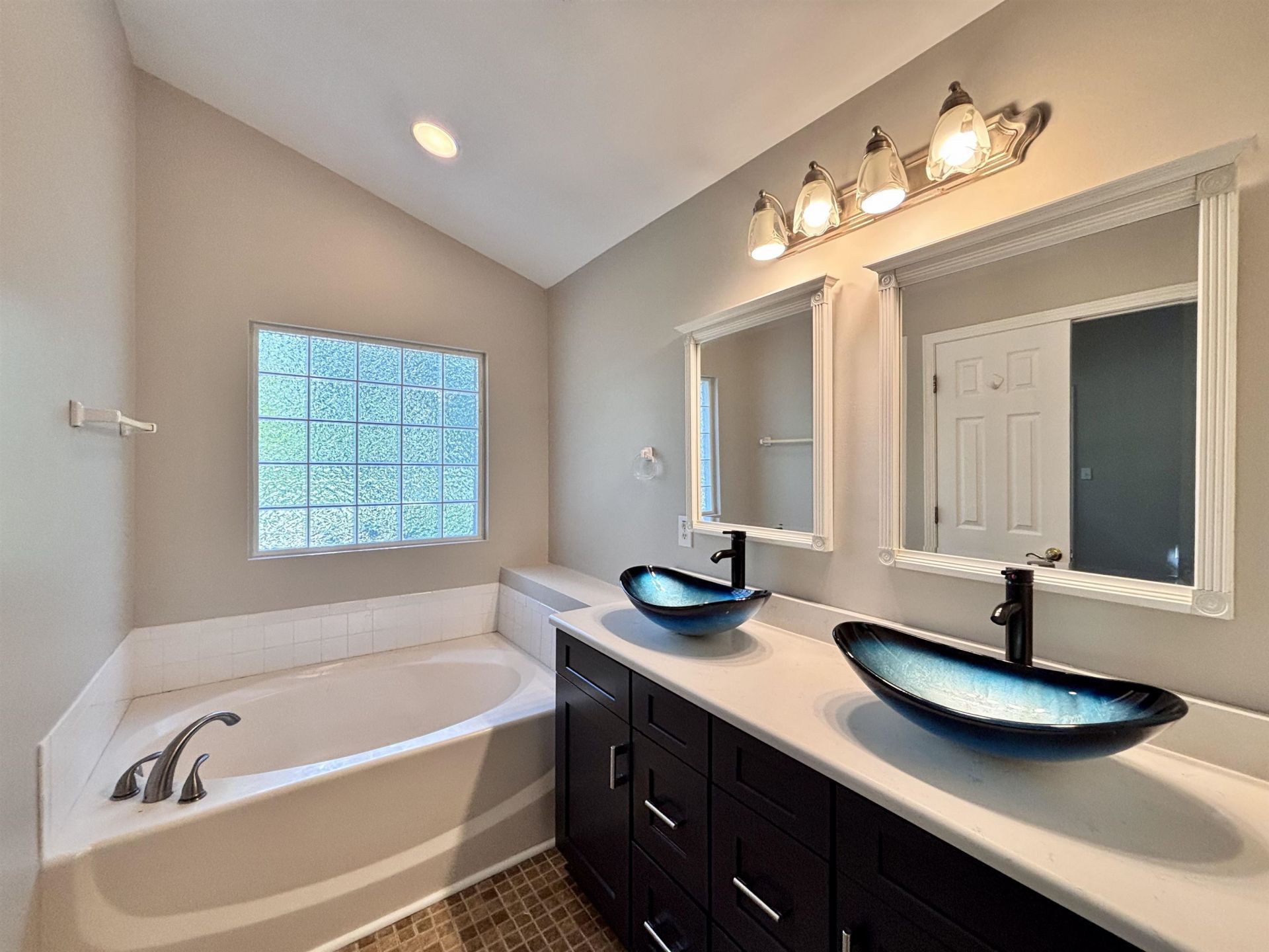 605 Needlerush Ct. Photo 46