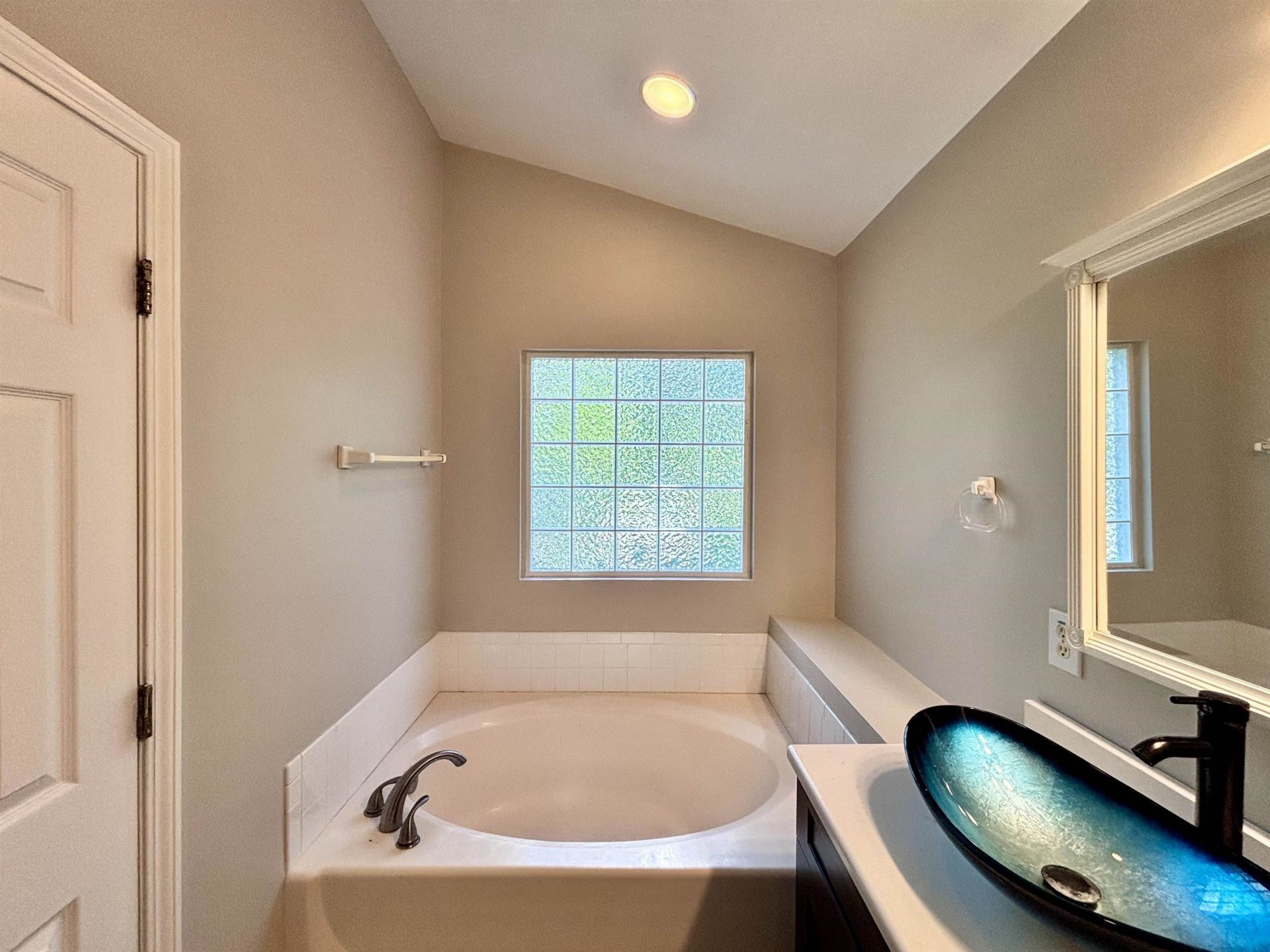605 Needlerush Ct. Photo 48