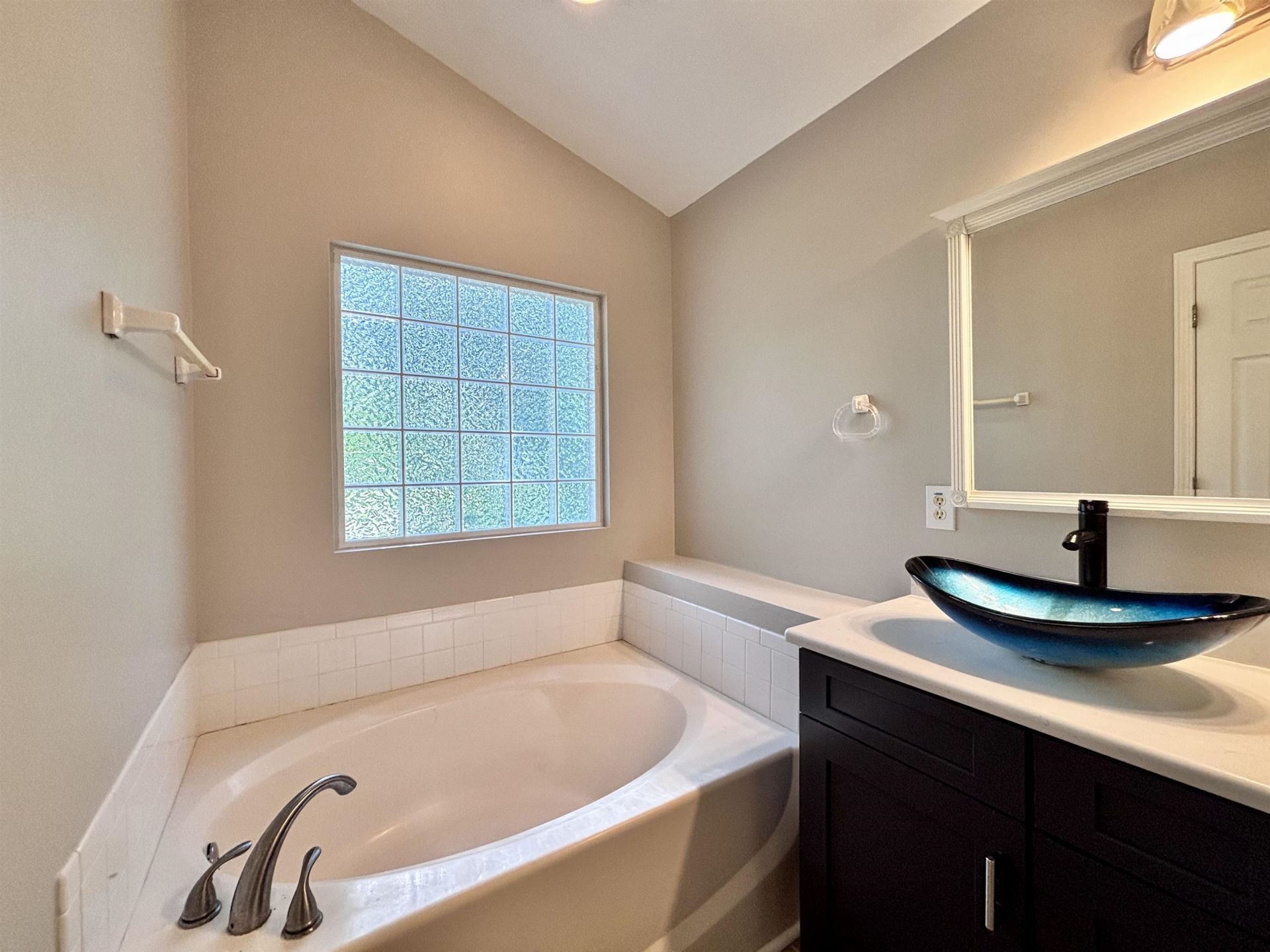 605 Needlerush Ct. Photo 49