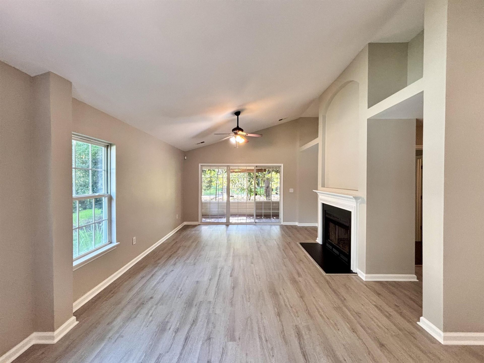 605 Needlerush Ct. Photo 5