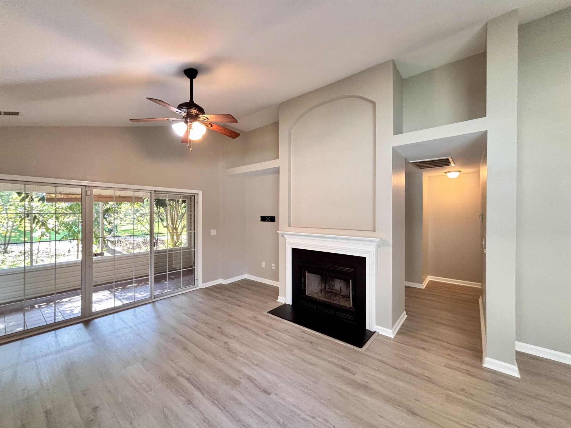 605 Needlerush Ct. Photo 9