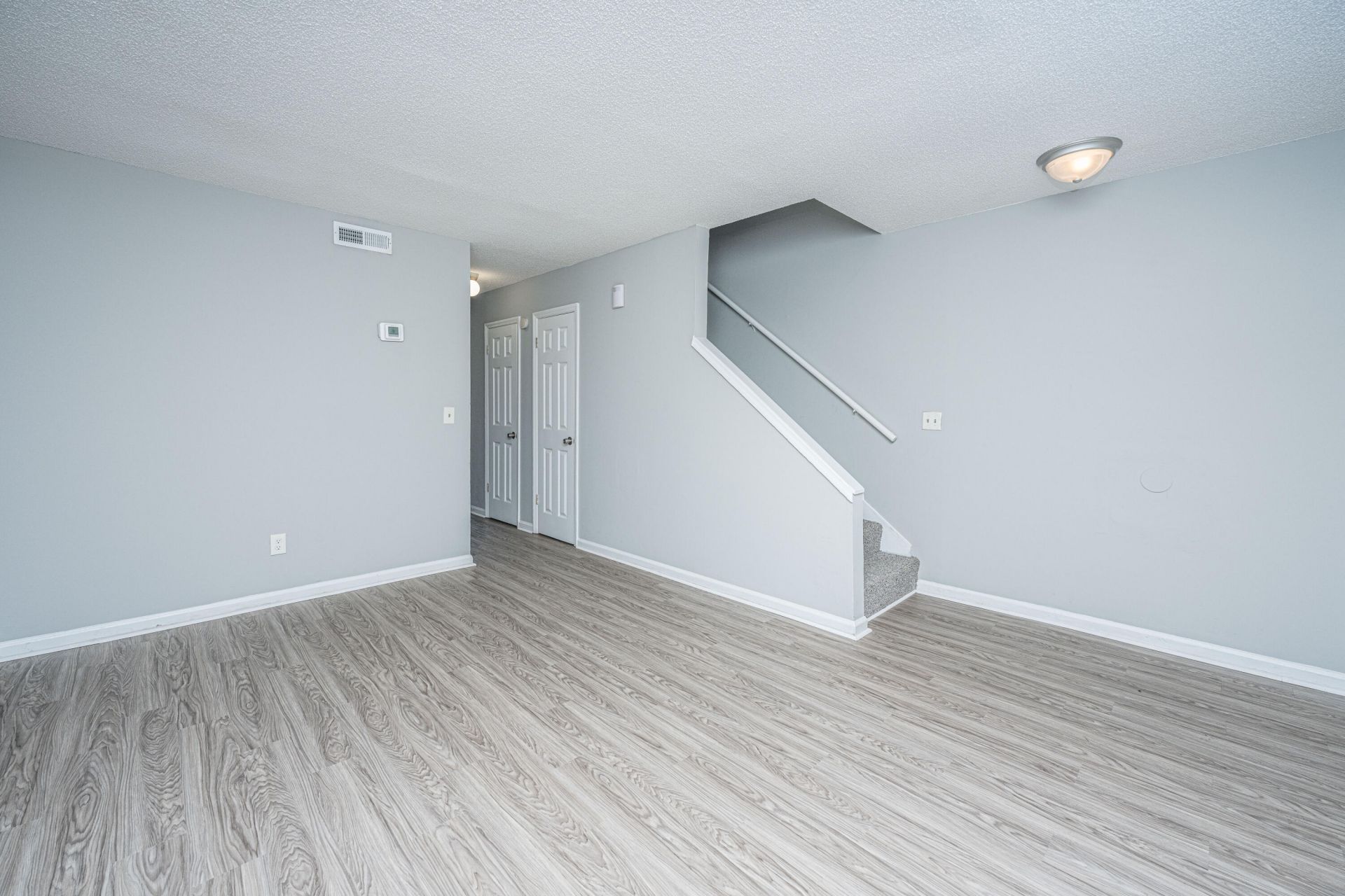 7653 Hunters Ridge Lane Photo 4