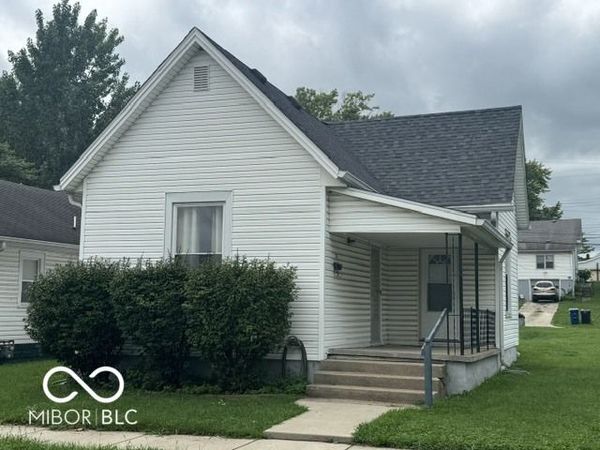 933 Shelby Street , Shelbyville, IN 46176