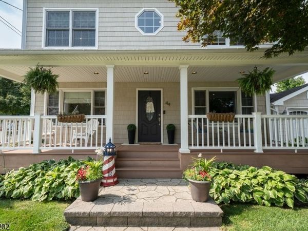 44 First St, Roxbury, NJ 07847
