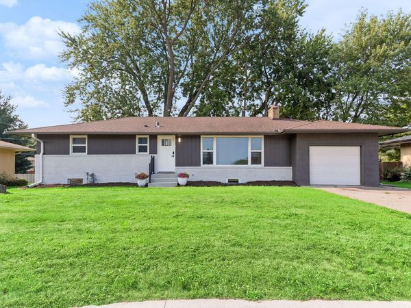 1432 County Road B West W, Roseville, MN 55113