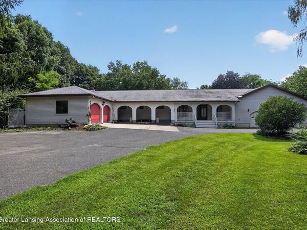 2100 E Sherwood Road, Williamston, MI 48895