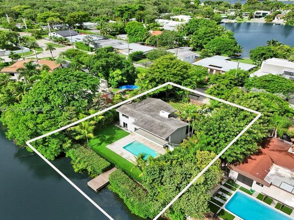 19231 NE 22nd Ave , Miami, FL 33180