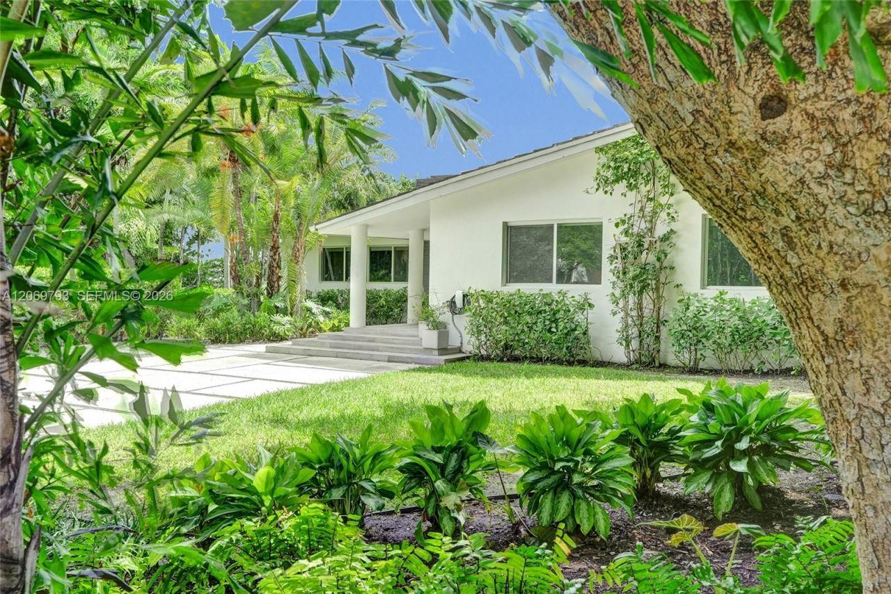19231 NE 22nd Ave , Miami, FL 33180 Photo