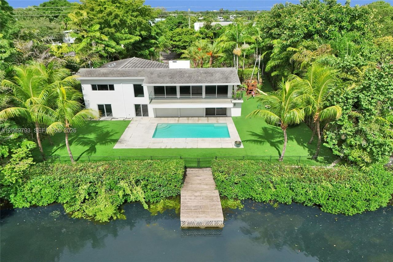 19231 NE 22nd Ave , Miami, FL 33180 Photo