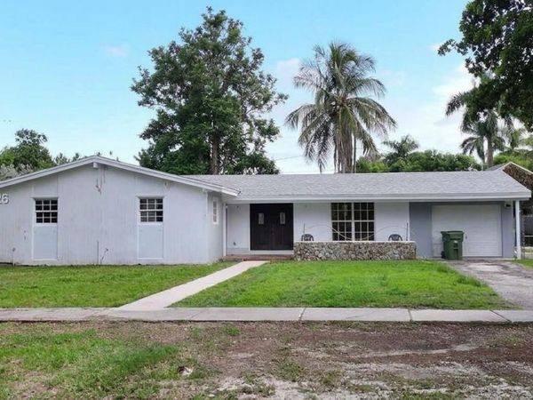 504 NW 23rd St , Homestead, FL 33030