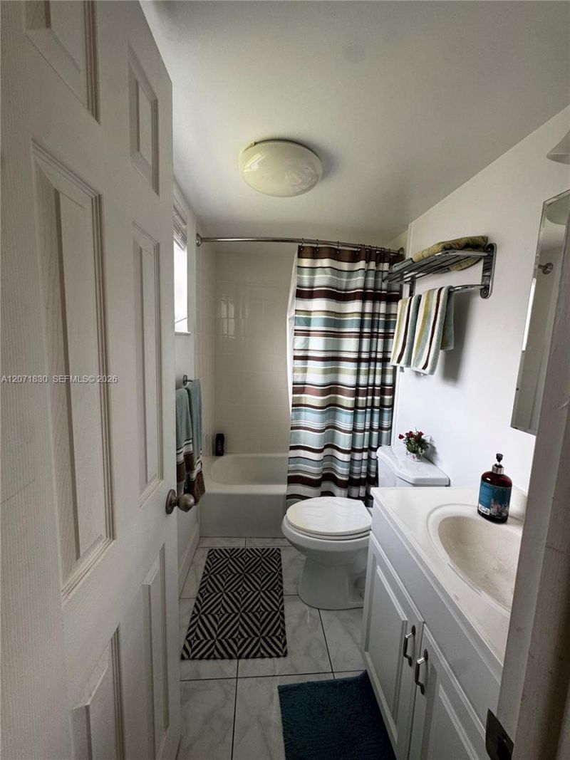 1000 Hillcrest Ct , Unit 214, Hollywood, FL 33021 Photo