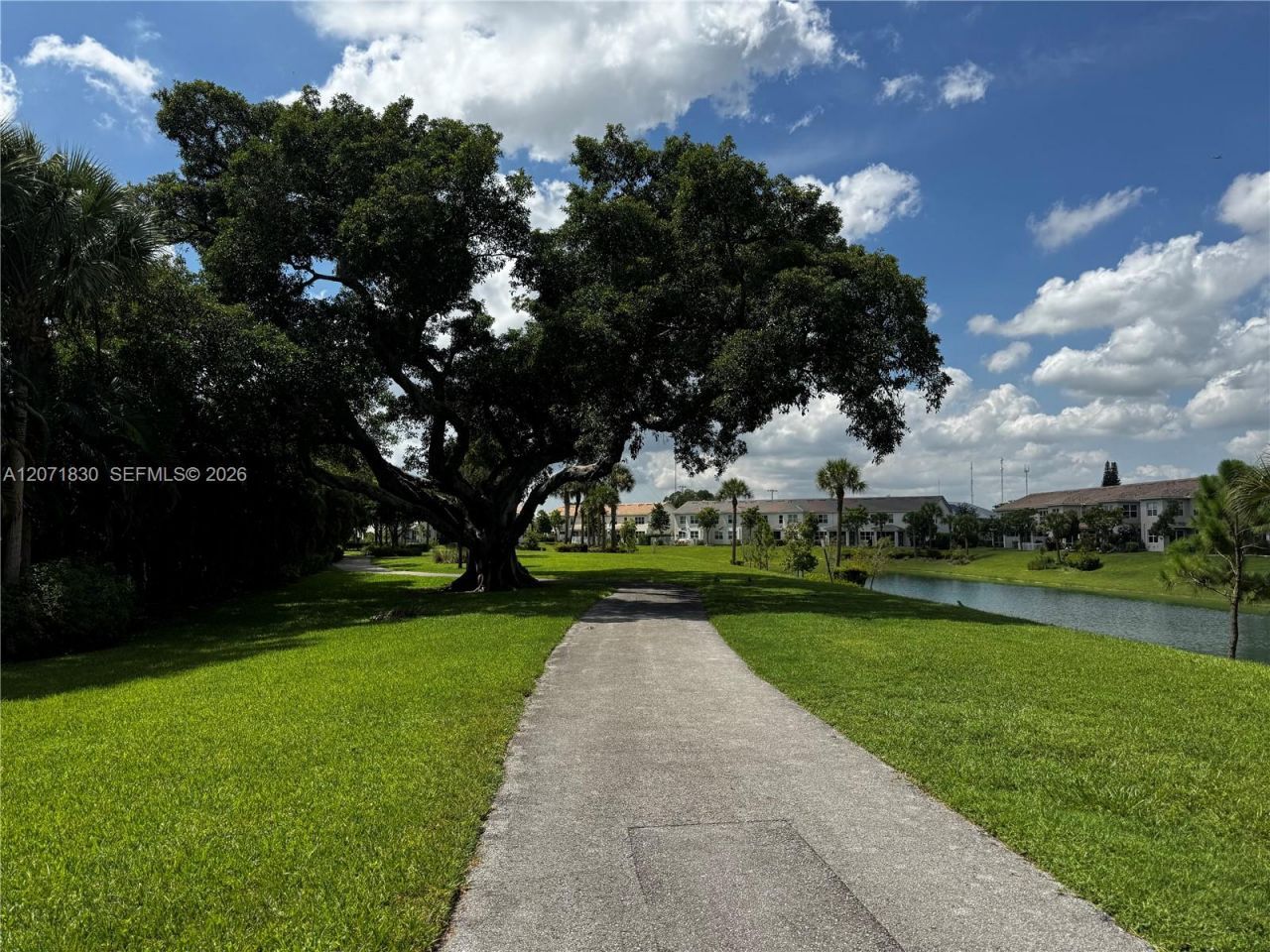1000 Hillcrest Ct , Unit 214, Hollywood, FL 33021 Photo