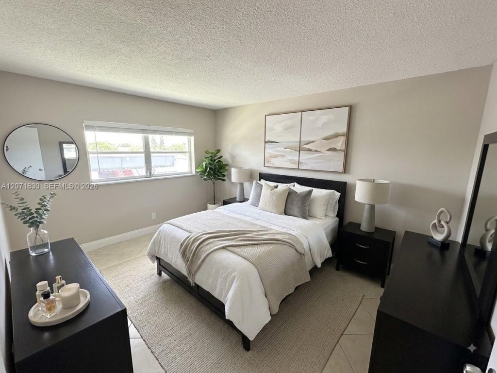 1000 Hillcrest Ct , Unit 214, Hollywood, FL 33021 Photo