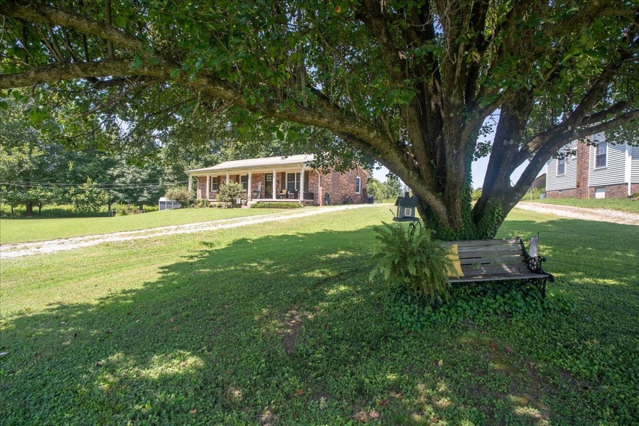 23 Sanders Dr, Leoma, TN 38468 Main Photo