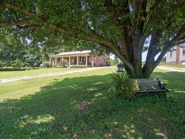 23 Sanders Dr , Leoma, TN 38468