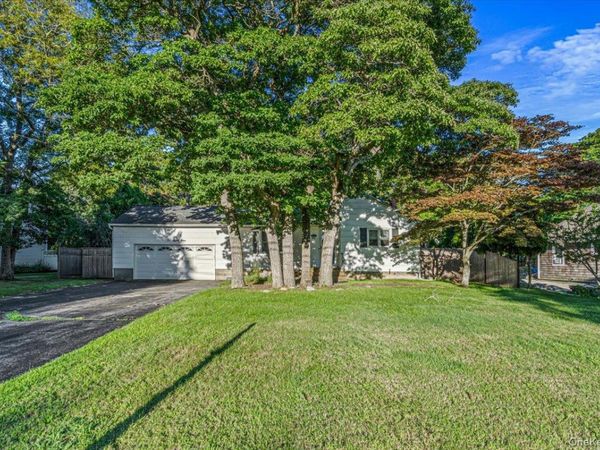 189 Belleview Avenue, Center Moriches, NY 11934