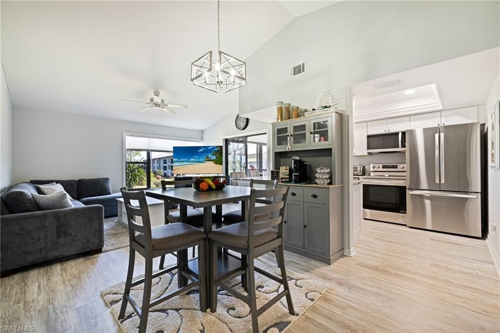 5805 Trailwinds Dr , Unit 326, Fort Myers, FL 33907 Photo