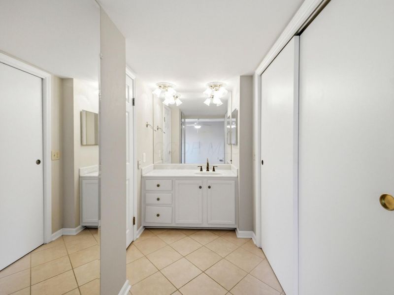 952 Chatham Lane , Unit K, Columbus, OH 43221 Photo 15