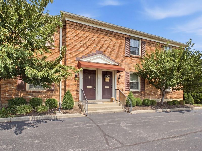 952 Chatham Lane , Unit K, Columbus, OH 43221 Photo 2