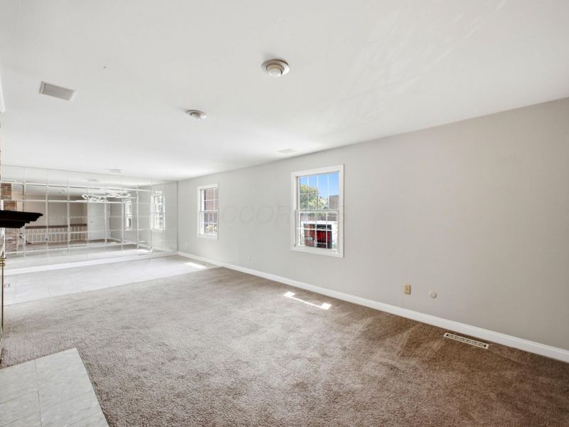 952 Chatham Lane , Unit K, Columbus, OH 43221 Photo 3