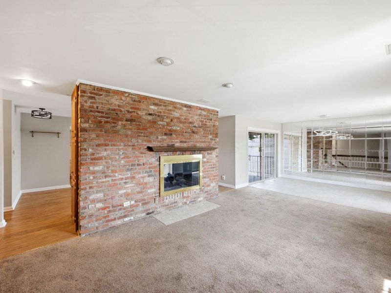 952 Chatham Lane , Unit K, Columbus, OH 43221 Photo 4