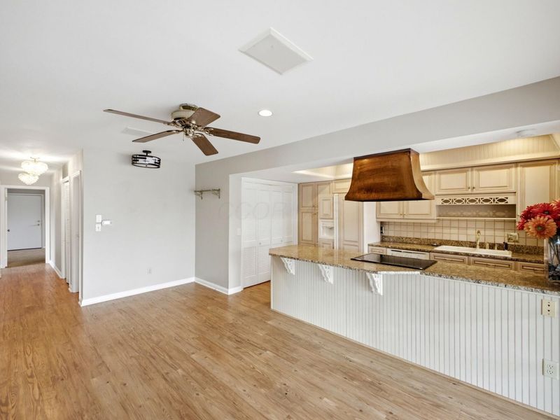 952 Chatham Lane , Unit K, Columbus, OH 43221 Photo 8