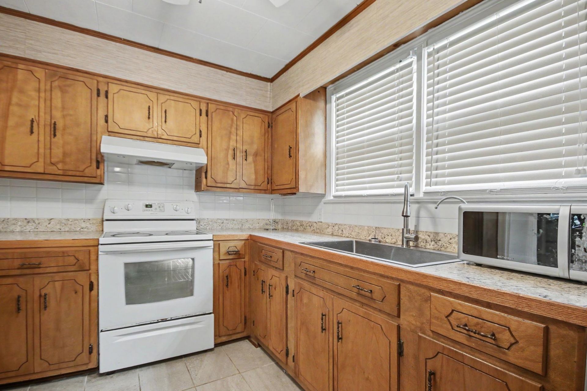 2510 South Bay St. Photo 11