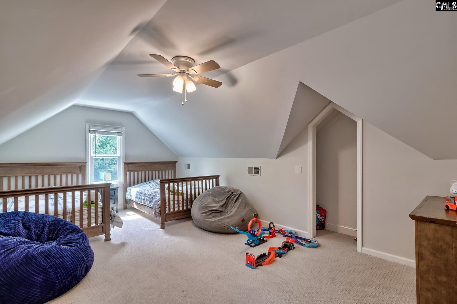211 Farmington Court  Photo 32