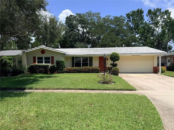 8927 LAKEWOOD DRIVE , SEMINOLE, FL 33772