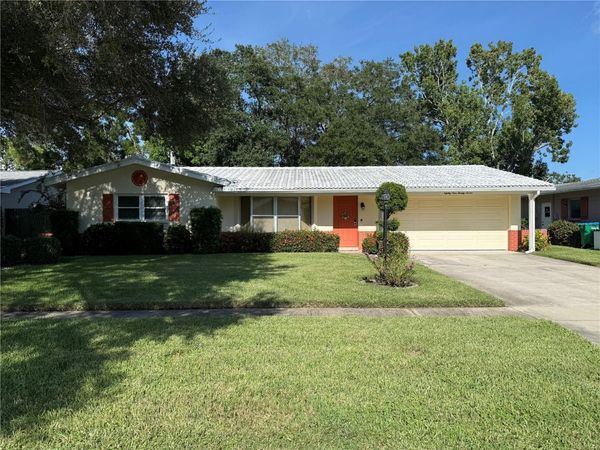 8927 LAKEWOOD DRIVE , SEMINOLE, FL 33772