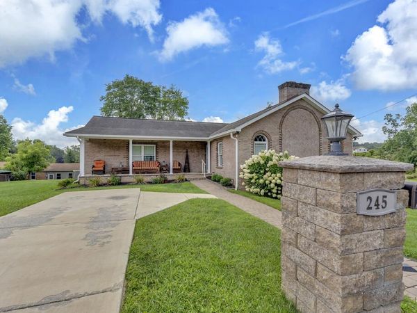245 Beech Ave, OAK HILL, WV 25901