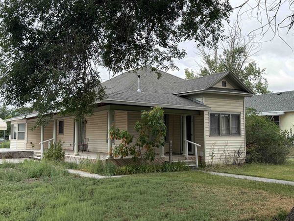 402 4th Avenue, Edgemont, SD 57747