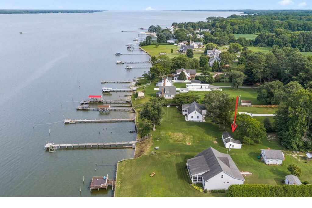 186 Summer Breeze Lane, Dunnsville, VA 22454 Main Photo
