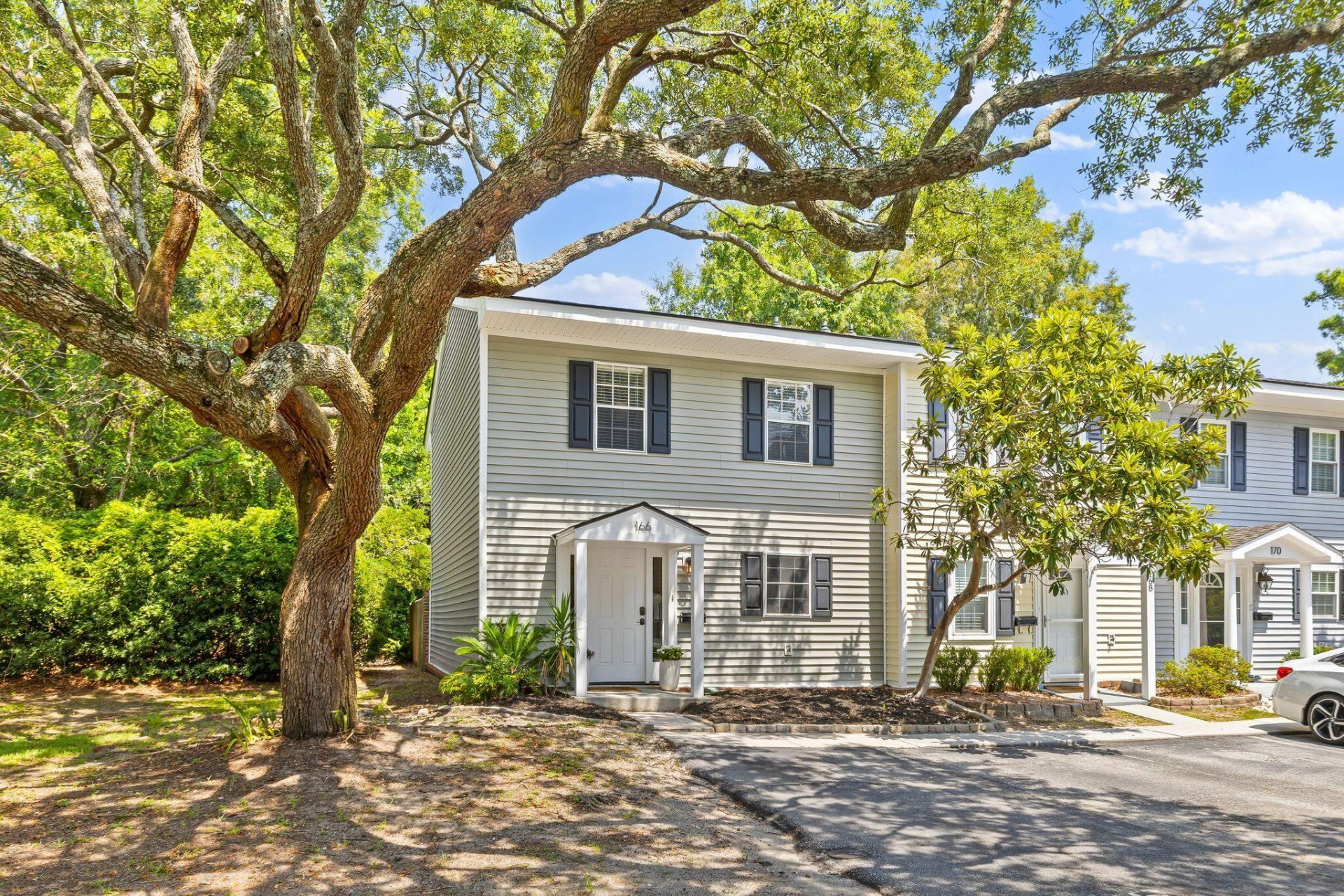 166 Heritage Circle Photo 2