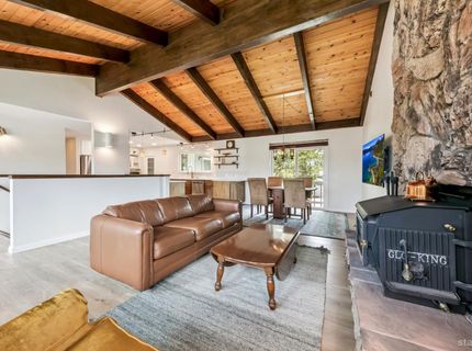 2243 Inverness Drive, South Lake Tahoe, CA 96150 Photo
