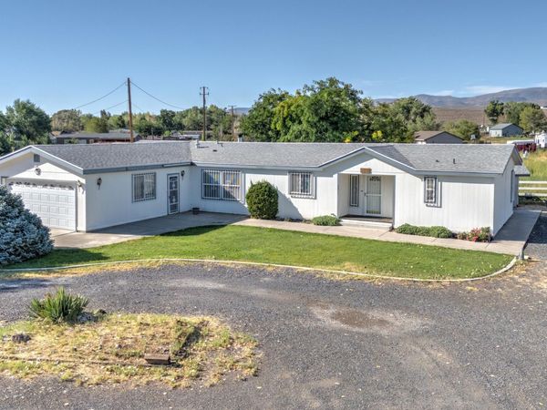 1185 Snowflower Road, Fernley, NV 89408