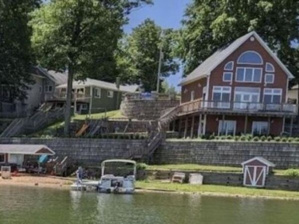 275 Saint Marys Lake Road, Battle Creek, MI 49017