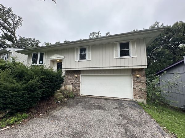 223 Indian Trail , Lake In The Hills, IL 60156