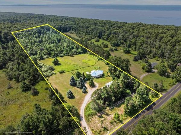 8555 W Stutsmanville Road, Harbor Springs, MI 49740