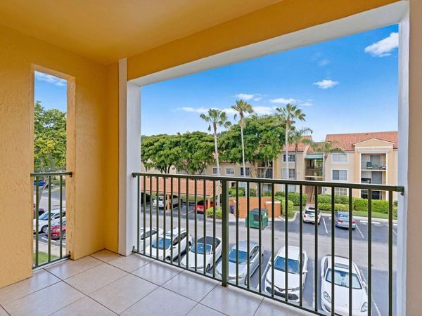 135 YACHT CLUB Way, Unit 305, Hypoluxo, FL 33462
