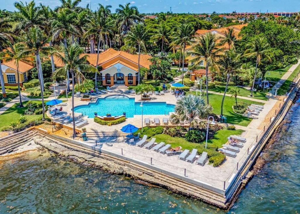 135 Yacht Club Way, Unit 305, Hypoluxo, FL 33462 Photo