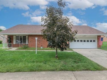 6685 Oakwood Lane, Huber Heights, OH 45424