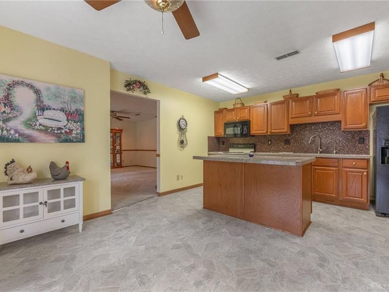 6685 Oakwood Lane, Huber Heights, OH 45424 Photo 11