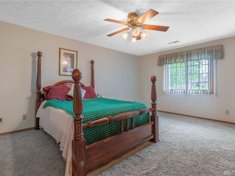 6685 Oakwood Lane, Huber Heights, OH 45424 Photo 14