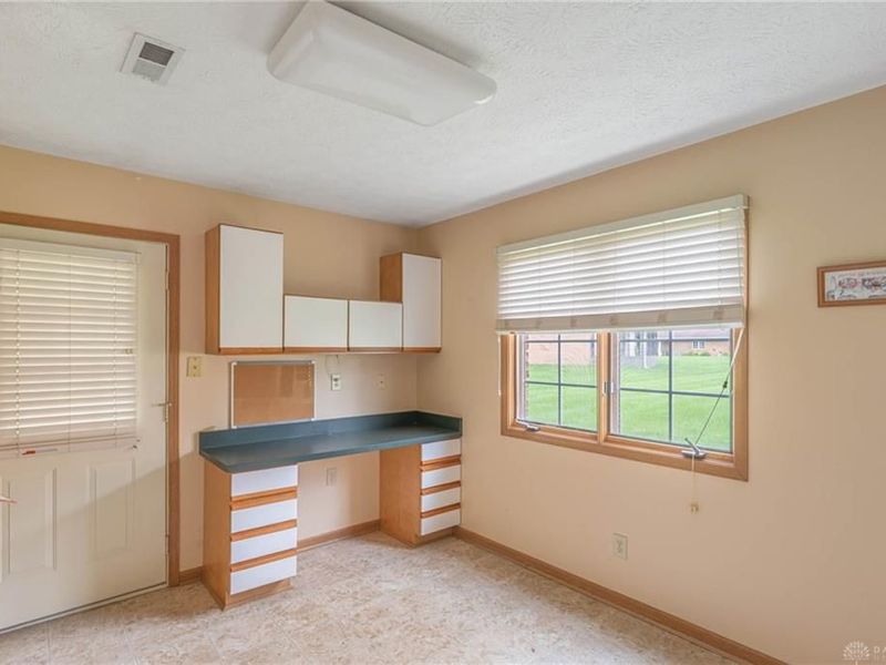 6685 Oakwood Lane, Huber Heights, OH 45424 Photo 18