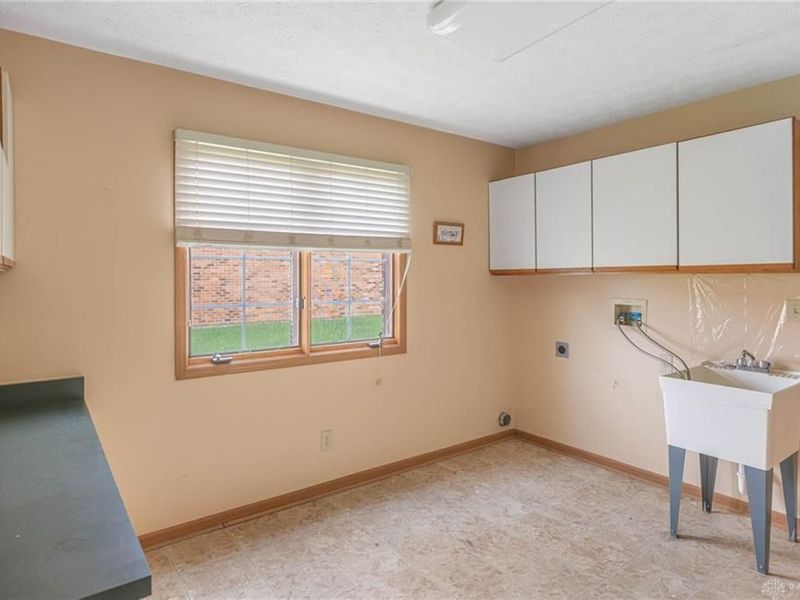 6685 Oakwood Lane, Huber Heights, OH 45424 Photo 19