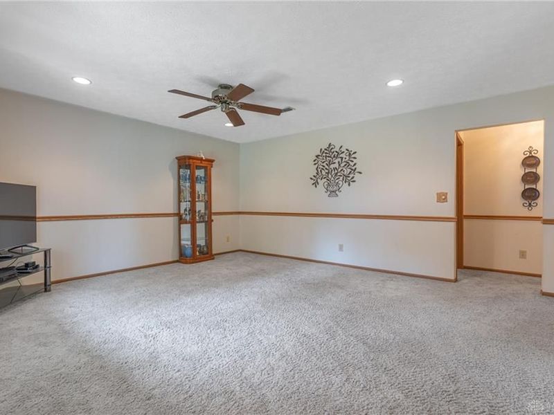 6685 Oakwood Lane, Huber Heights, OH 45424 Photo 4